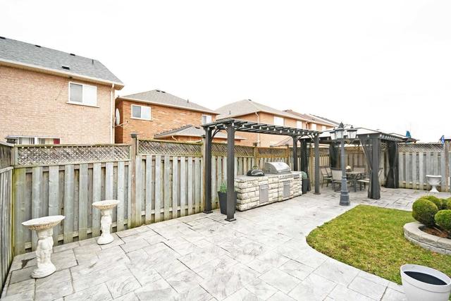 7 Vintage Gate, House detached with 4 bedrooms, 5 bathrooms and 6 parking in Brampton ON | Image 32