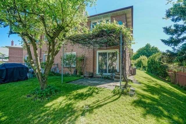 34 St Paschal Crt, House semidetached with 3 bedrooms, 3 bathrooms and 2 parking in Toronto ON | Image 19