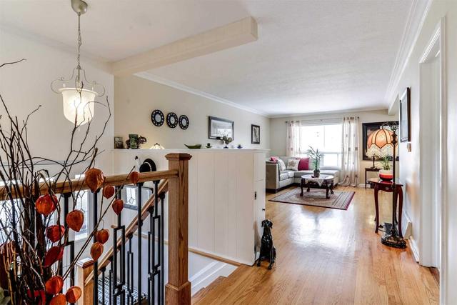 104 Riverhead Dr, House detached with 3 bedrooms, 2 bathrooms and 5 parking in Toronto ON | Image 4