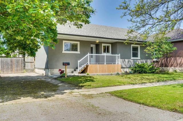 102 Waterloo St, House detached with 2 bedrooms, 2 bathrooms and 4 parking in Brantford ON | Image 2