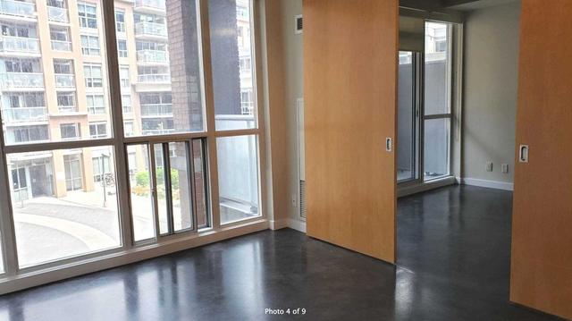 302 - 1 Shaw St, Condo with 1 bedrooms, 1 bathrooms and 1 parking in Toronto ON | Image 4