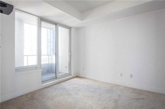 1505 - 35 Balmuto St, Condo with 2 bedrooms, 2 bathrooms and 1 parking in Toronto ON | Image 3