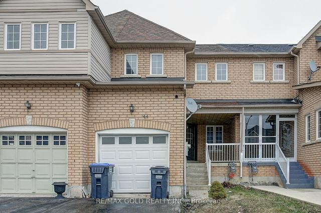44 Stirrup Crt, House attached with 3 bedrooms, 4 bathrooms and 3 parking in Brampton ON | Image 1