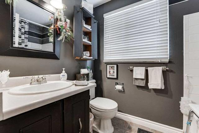 25 Wilde Pl, House semidetached with 3 bedrooms, 1 bathrooms and 5 parking in Barrie ON | Image 12