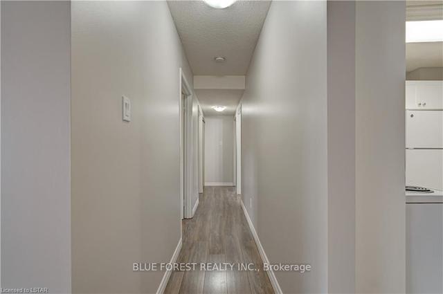 416 - 15 Jacksway Cres, Townhouse with 3 bedrooms, 2 bathrooms and 1 parking in London ON | Image 2
