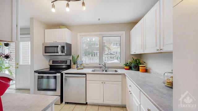 338 Stowe Court, Townhouse with 3 bedrooms, 2 bathrooms and 1 parking in Ottawa ON | Image 7