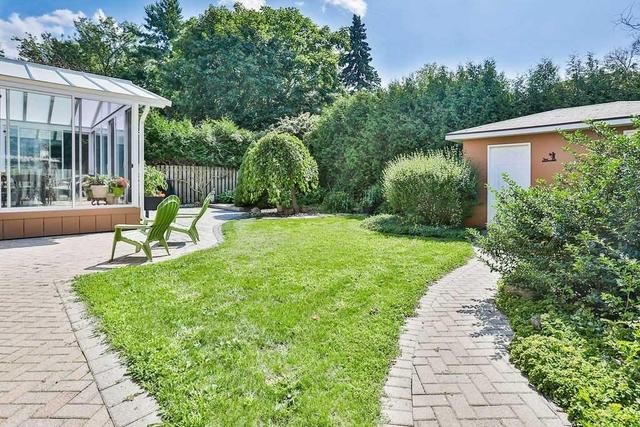 33 Fairlawn Crt, House detached with 3 bedrooms, 3 bathrooms and 4 parking in Hamilton ON | Image 4