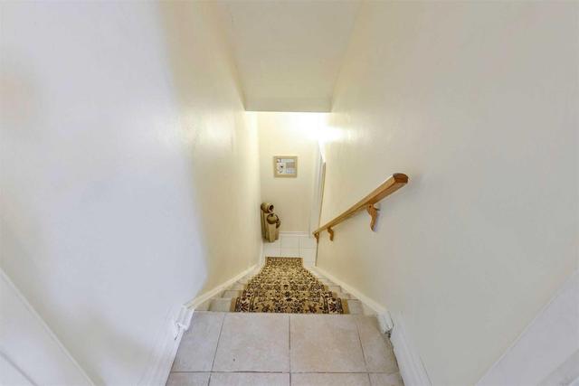 86 Townhouse Cres, Townhouse with 3 bedrooms, 2 bathrooms and 2 parking in Brampton ON | Image 14