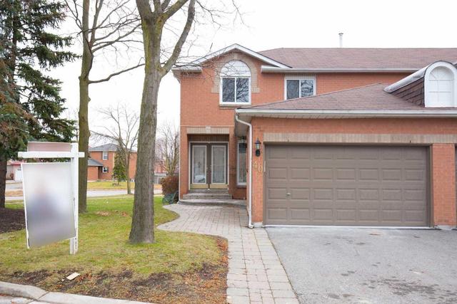 40 Farnham Dr, Townhouse with 3 bedrooms, 4 bathrooms and 2 parking in Brampton ON | Image 2