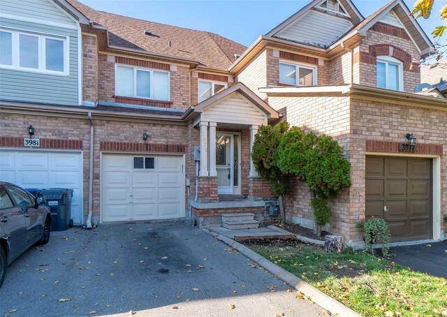 3979 Discovery Crt, House attached with 3 bedrooms, 2 bathrooms and 3 parking in Mississauga ON | Image 1