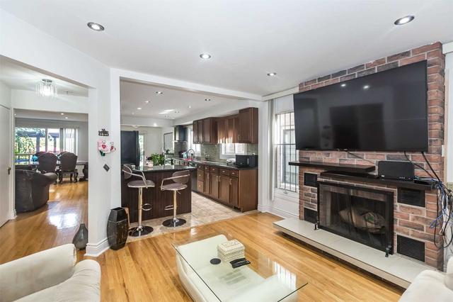 21 Seagrave Cres, House detached with 4 bedrooms, 4 bathrooms and 5 parking in Toronto ON | Image 18
