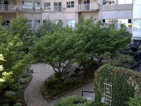 uc6 - 18 Concorde Pl, Condo with 2 bedrooms, 2 bathrooms and 1 parking in Toronto ON | Image 12