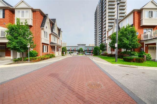 unit 1 - 50 Hillcrest Ave, Townhouse with 3 bedrooms, 3 bathrooms and 1 parking in Brampton ON | Image 6