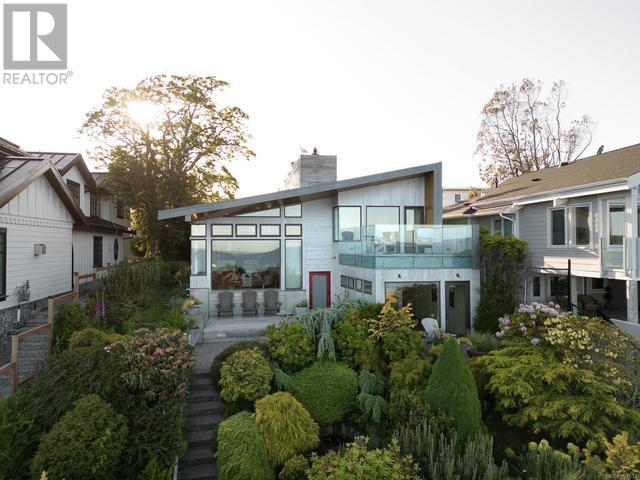 2570 Esplanade, House detached with 3 bedrooms, 4 bathrooms and 3 parking in Oak Bay BC | Image 3