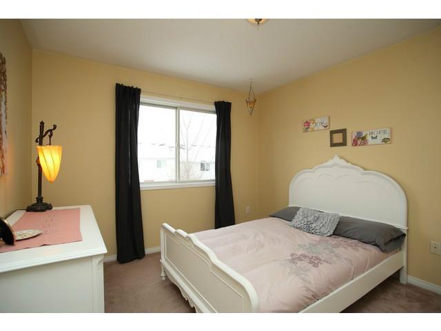 193 Pickett Cres, House attached with 3 bedrooms, 1 bathrooms and null parking in Barrie ON | Image 6