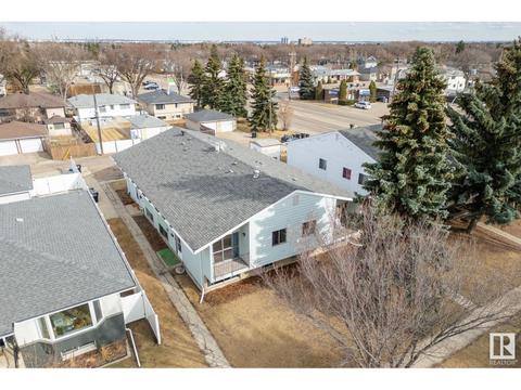 10611 80 St Nw, House attached with 3 bedrooms, 1 bathrooms and null parking in Edmonton AB | Card Image