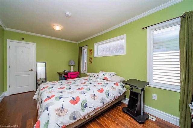 9 Wilson St, House detached with 3 bedrooms, 1 bathrooms and 0 parking in St. Catharines ON | Image 6