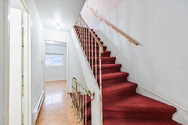 48 Carr St, House attached with 3 bedrooms, 2 bathrooms and 1 parking in Toronto ON | Image 5