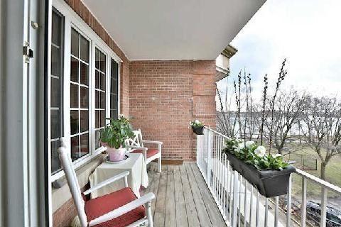th 132 - 2289 Lake Shore Blvd W, Townhouse with 2 bedrooms, 3 bathrooms and 2 parking in Toronto ON | Image 8