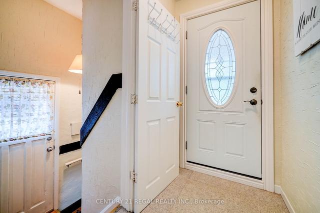 127 Claremore Ave, House detached with 2 bedrooms, 2 bathrooms and 3 parking in Toronto ON | Image 10
