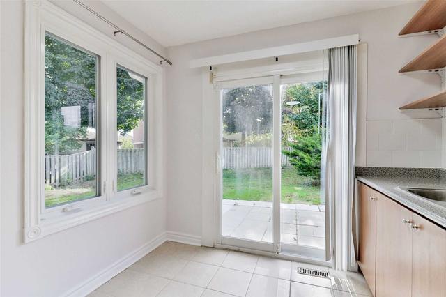 52 Scarfair Ptwy N, House detached with 3 bedrooms, 4 bathrooms and 3 parking in Toronto ON | Image 20