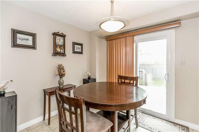 210 Kozlov St, House detached with 3 bedrooms, 2 bathrooms and 2 parking in Barrie ON | Image 6