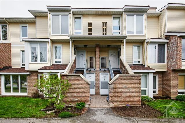 209 Woodfield Drive, Condo with 2 bedrooms, 2 bathrooms and 1 parking in Ottawa ON | Image 1