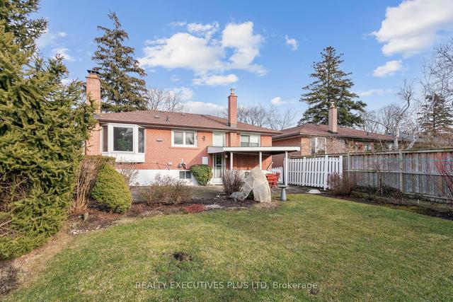 72 Amoro Dr, House detached with 3 bedrooms, 2 bathrooms and 4 parking in Toronto ON | Image 19