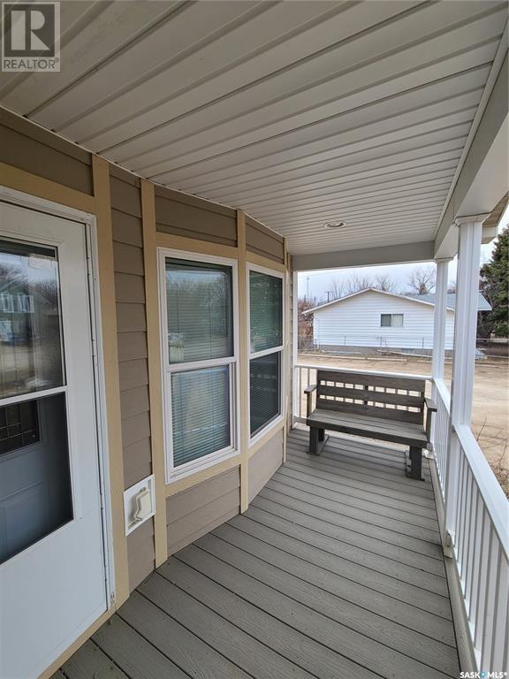 207 W 1st Street, Home with 3 bedrooms, 2 bathrooms and null parking in Carlyle SK | Image 4