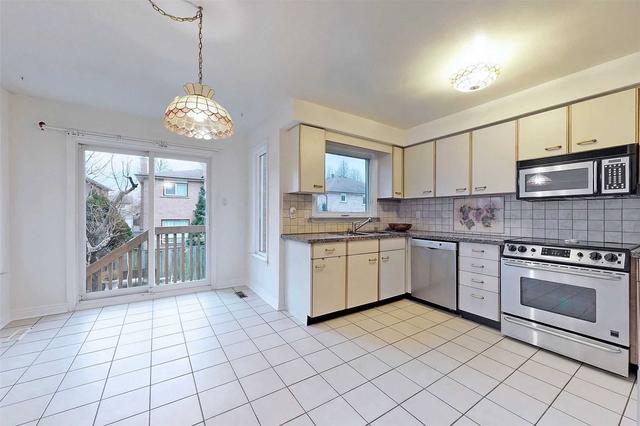 81 Summerdale Dr, House detached with 4 bedrooms, 4 bathrooms and 6 parking in Markham ON | Image 3
