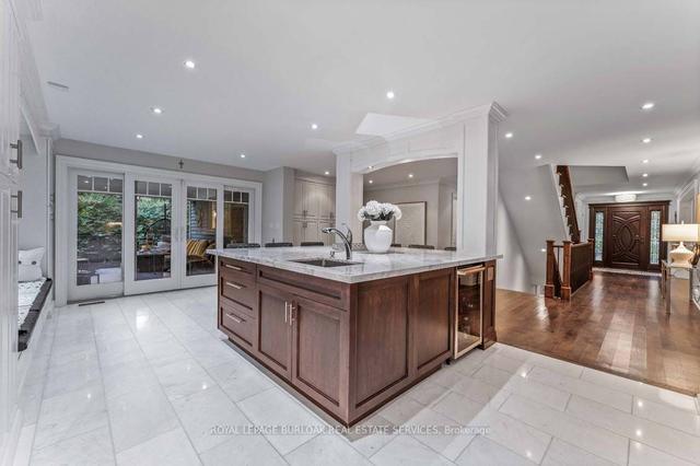 3011 Lakeshore Rd, House detached with 4 bedrooms, 6 bathrooms and 6 parking in Burlington ON | Image 3
