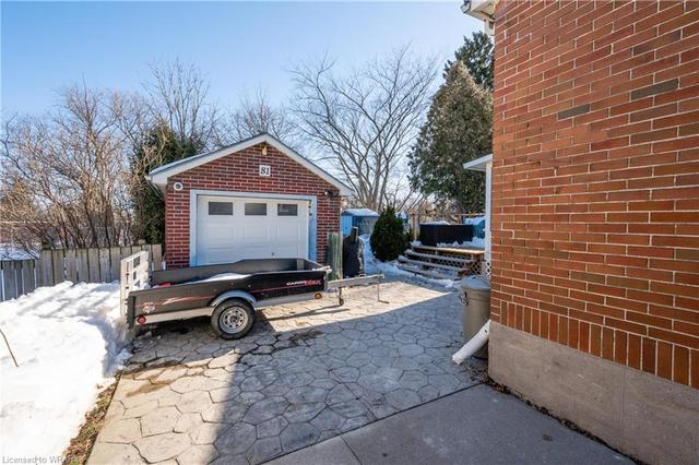 81 Stirling Avenue S, House detached with 3 bedrooms, 1 bathrooms and null parking in Kitchener ON | Image 27