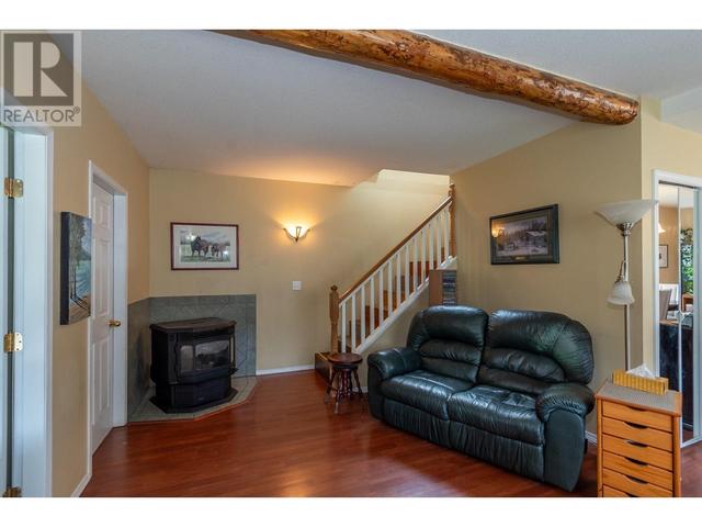 4990 Schubert Road, House detached with 2 bedrooms, 2 bathrooms and 2 parking in Spallumcheen BC | Image 6