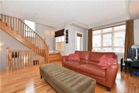179 Lakeshore Rd E, Townhouse with 3 bedrooms, 4 bathrooms and 3 parking in Mississauga ON | Image 4