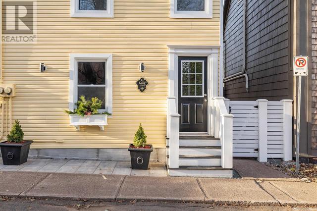 11 King Street, House detached with 4 bedrooms, 3 bathrooms and null parking in Charlottetown PE | Image 2