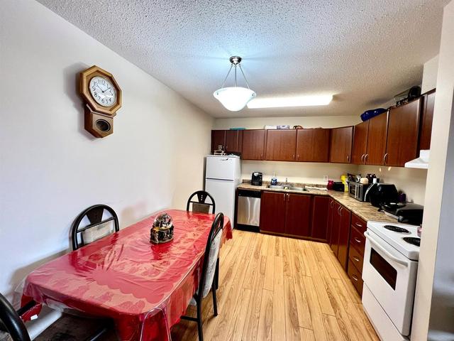 10 - 5538 49 Avenue, Condo with 2 bedrooms, 1 bathrooms and 1 parking in Lloydminster (Part) SK | Image 3