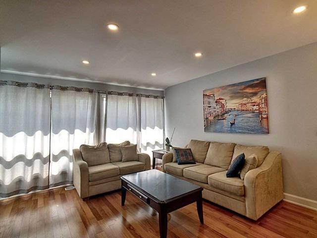 28 Kanarick Cres, House semidetached with 2 bedrooms, 2 bathrooms and 5 parking in Toronto ON | Image 12