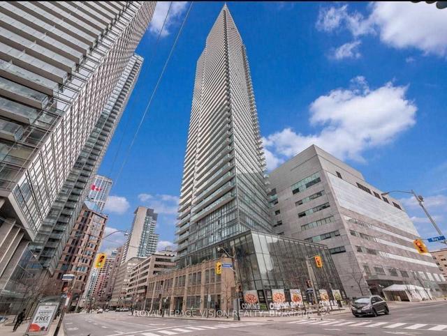 1001 - 832 Bay St, Condo with 1 bedrooms, 1 bathrooms and 0 parking in Toronto ON | Image 1
