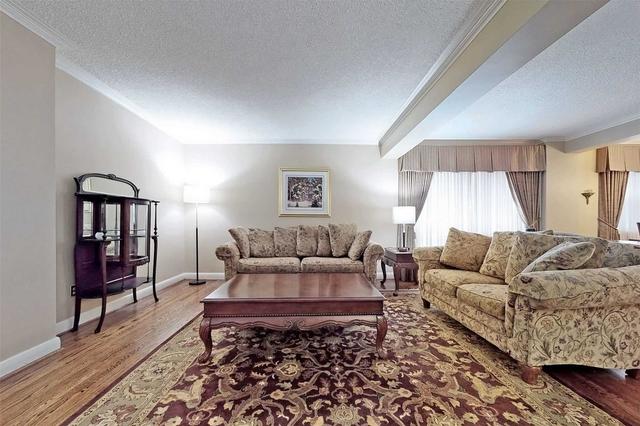 23 Honeybourne Cres, House detached with 4 bedrooms, 4 bathrooms and 8 parking in Markham ON | Image 3