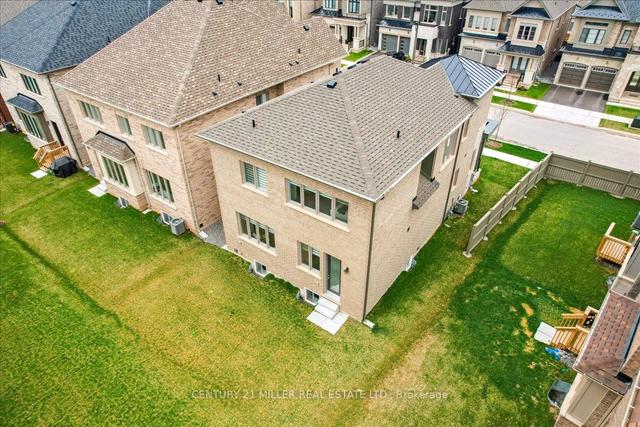 37 Boulton Tr, House detached with 4 bedrooms, 5 bathrooms and 4 parking in Oakville ON | Image 32
