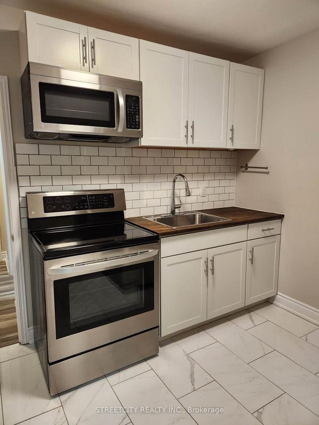 4 - 191 Broadway St, Condo with 2 bedrooms, 1 bathrooms and 1 parking in Mississauga ON | Image 1