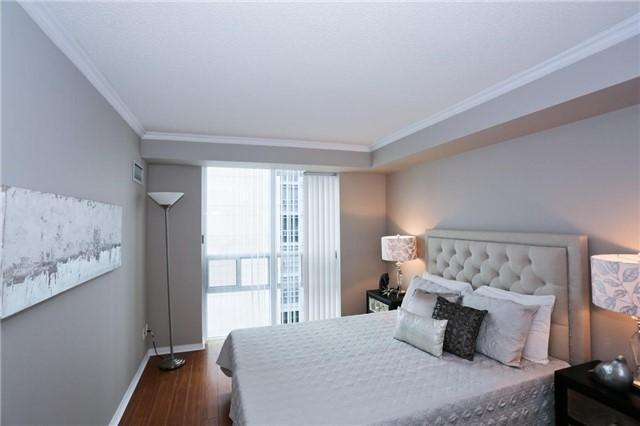 Lph 3 - 7 Michael Power Pl, Condo with 2 bedrooms, 2 bathrooms and 1 parking in Toronto ON | Image 11