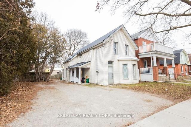 66 Eagle Ave, House detached with 5 bedrooms, 2 bathrooms and 4 parking in Brantford ON | Image 14
