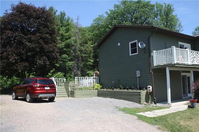 2988 Calabogie Road, House detached with 3 bedrooms, 4 bathrooms and 10 parking in Greater Madawaska ON | Image 2