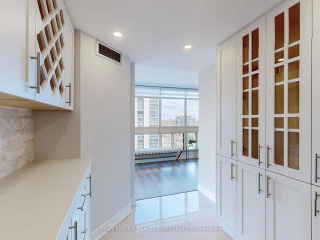 906 - 10 Kenneth Ave, Condo with 2 bedrooms, 2 bathrooms and 1 parking in Toronto ON | Image 5