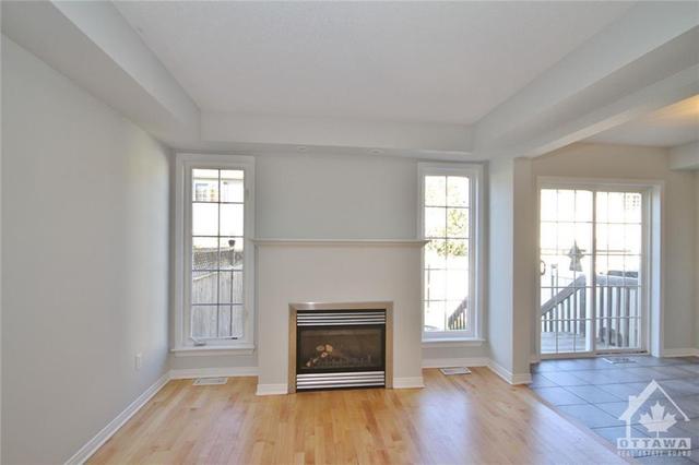 211 Idlewild Private, Townhouse with 3 bedrooms, 3 bathrooms and 2 parking in Ottawa ON | Image 4