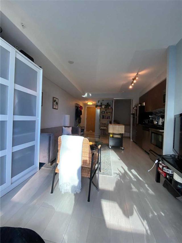 1004 - 20 Joe Shuster Way, Condo with 2 bedrooms, 1 bathrooms and 0 parking in Toronto ON | Image 5
