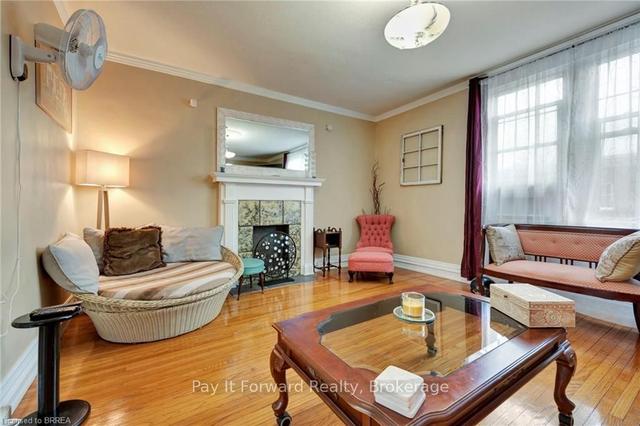5 - 54 Dufferin Ave, Condo with 2 bedrooms, 1 bathrooms and 1 parking in Brantford ON | Image 3