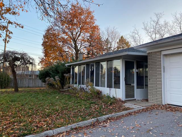92 Fairglen Ave, House detached with 4 bedrooms, 3 bathrooms and 6 parking in Toronto ON | Image 2