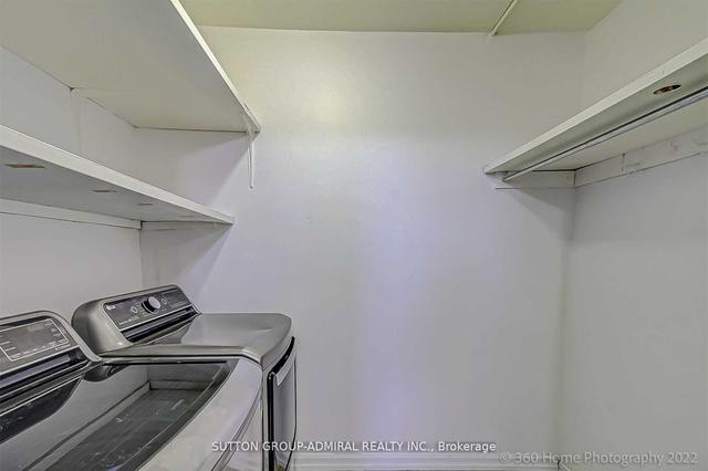 902 - 25 Four Winds Dr, Condo with 2 bedrooms, 1 bathrooms and 1 parking in Toronto ON | Image 7